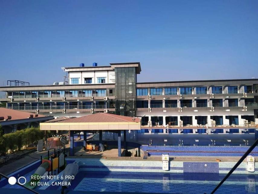 Excel River View Yangon Exteriör bild