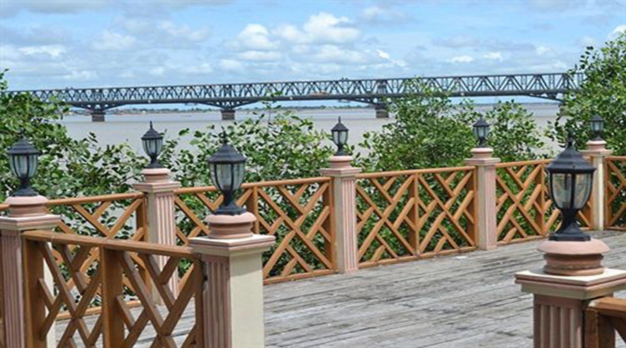 Excel River View Yangon Exteriör bild